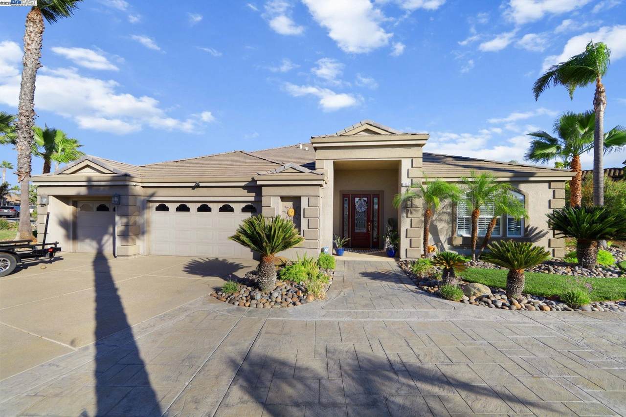 1901 Newport Dr - Photo 1