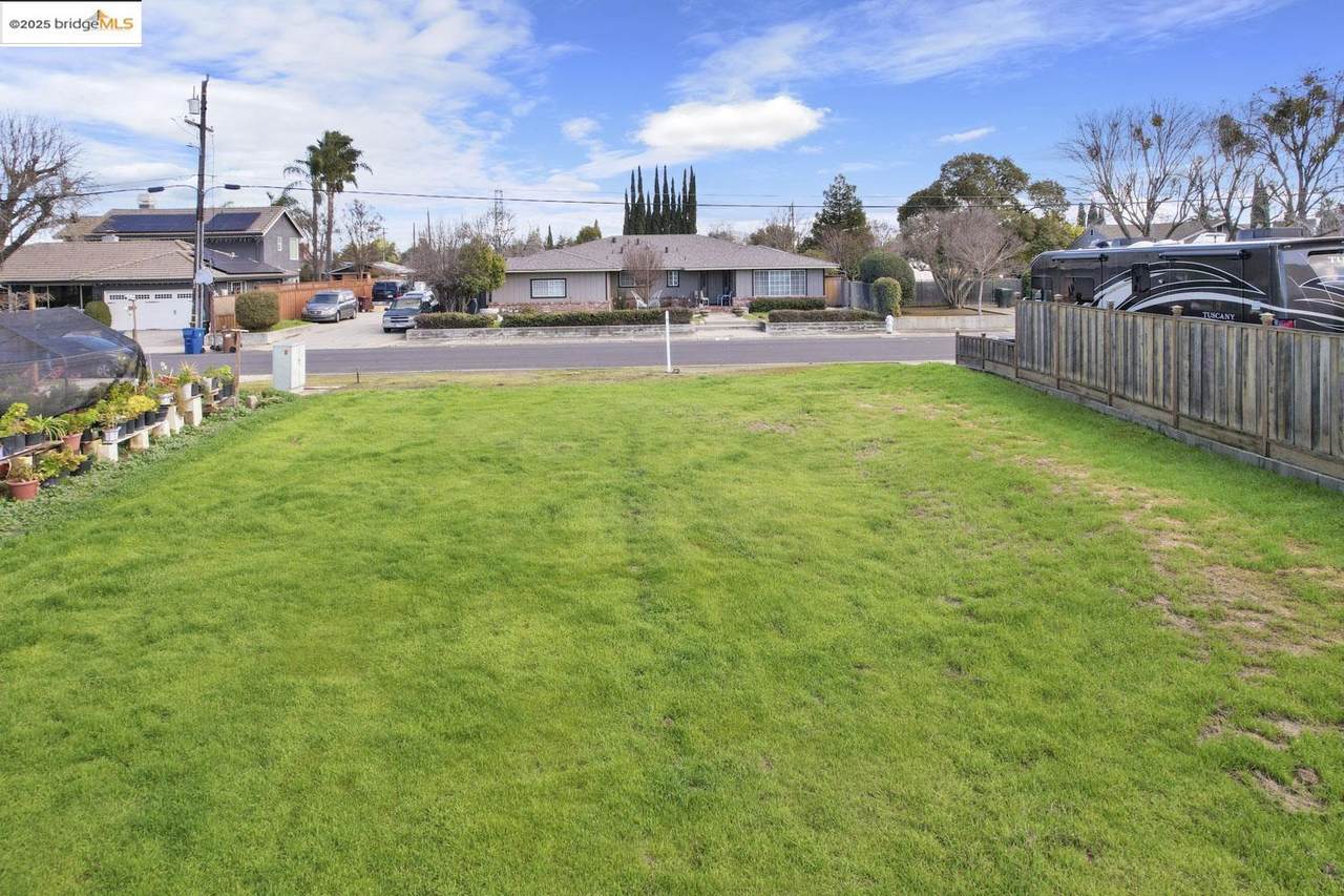 1816 Parsons Ln - Photo 1