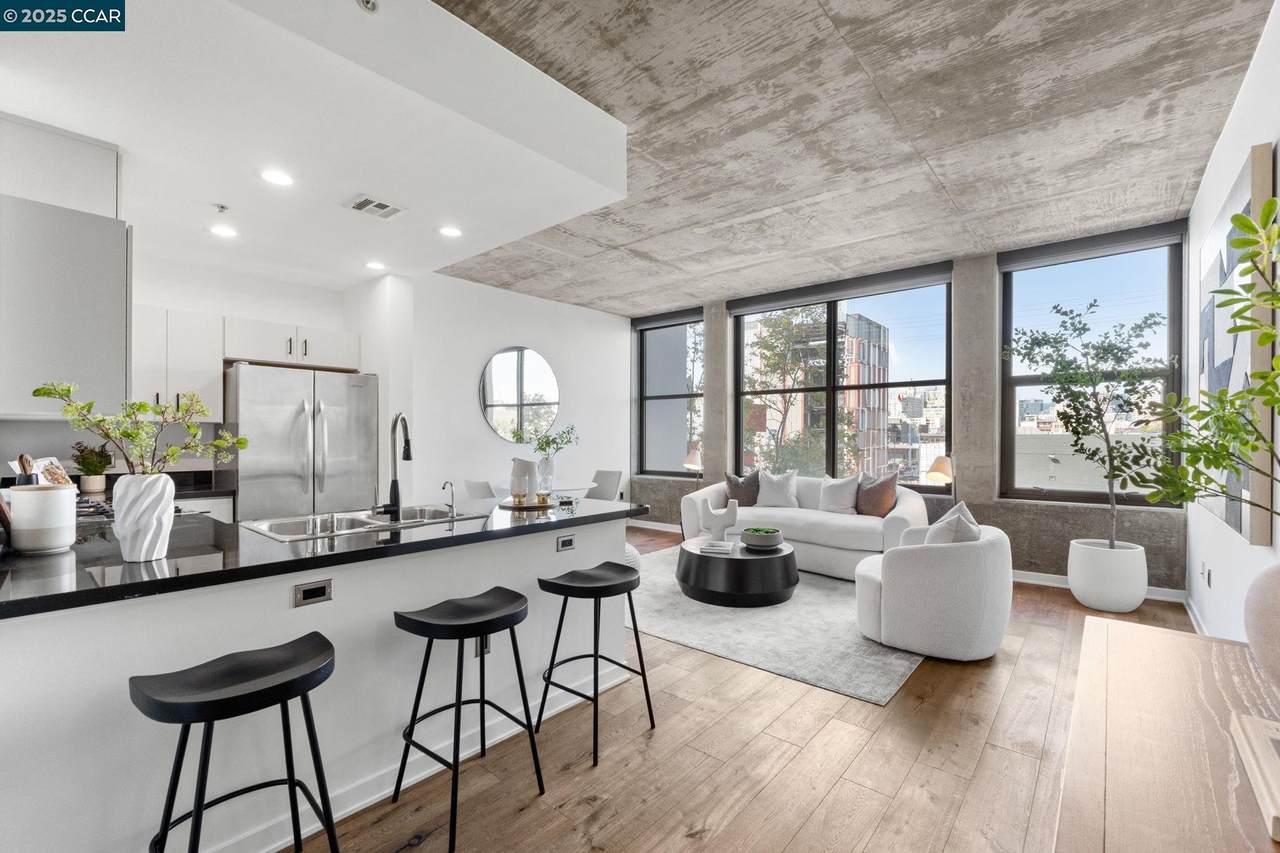 311 2nd St 405 - Photo 1