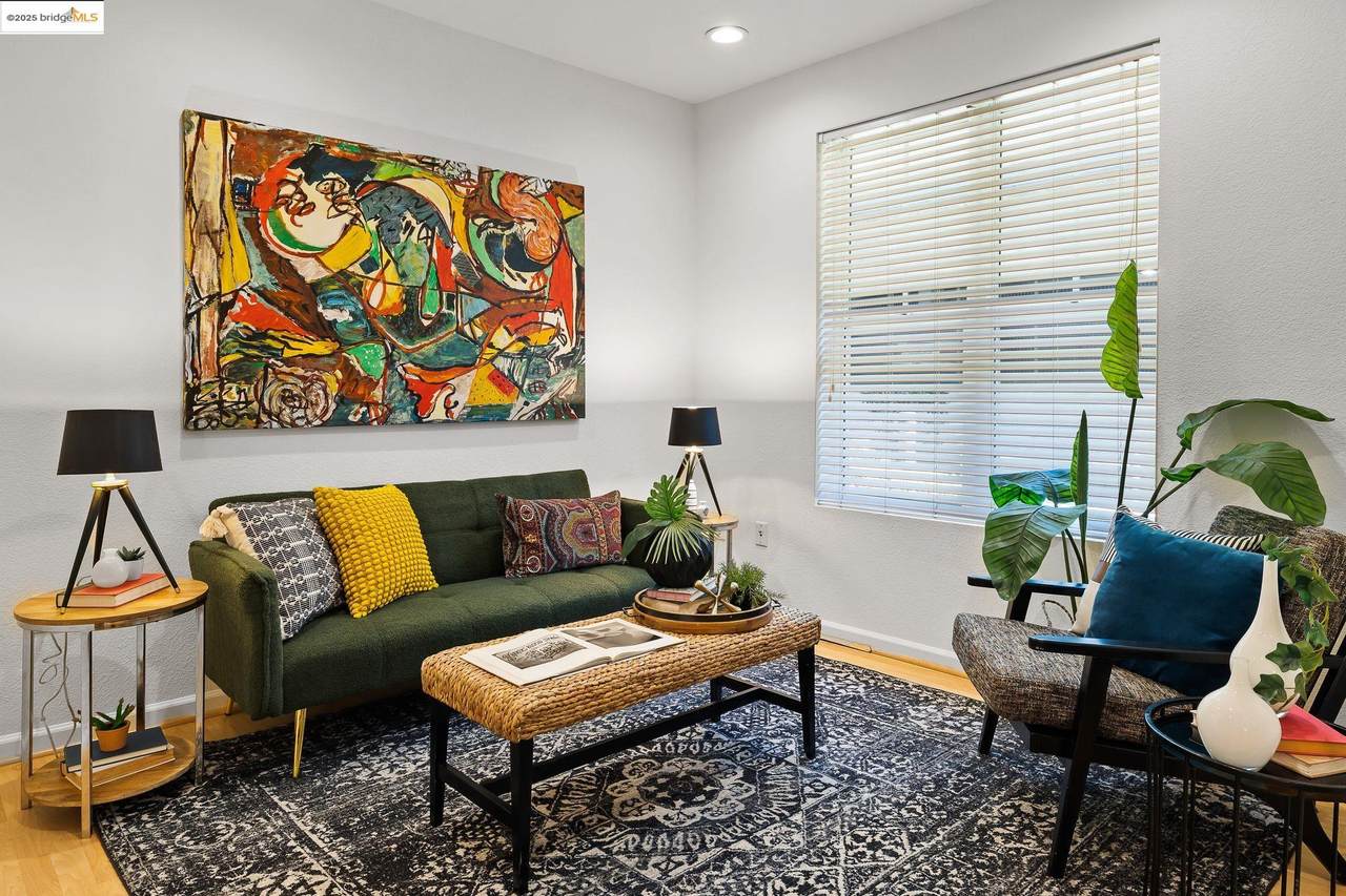 1121 40Th St 3103 - Photo 1