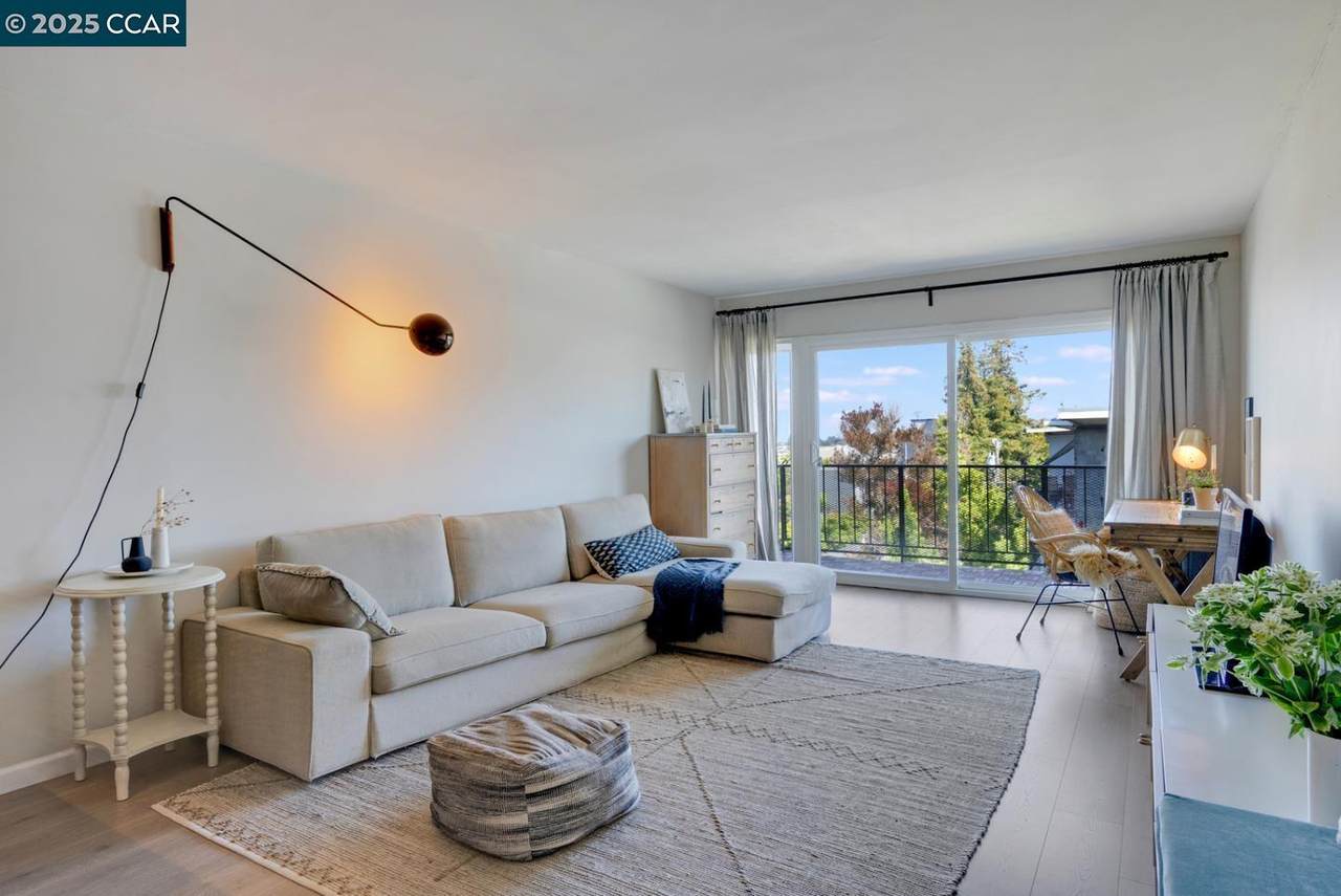 567 Oakland 305 - Photo 1