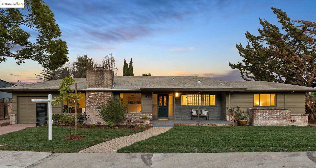 1162 136Th Ave - Photo 1