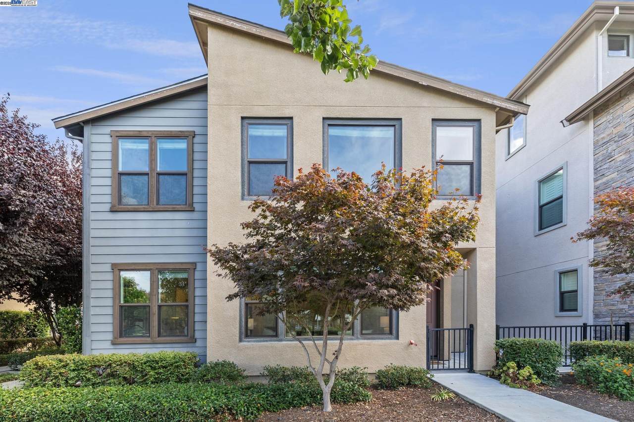 2050 Jubilee Dr - Photo 1