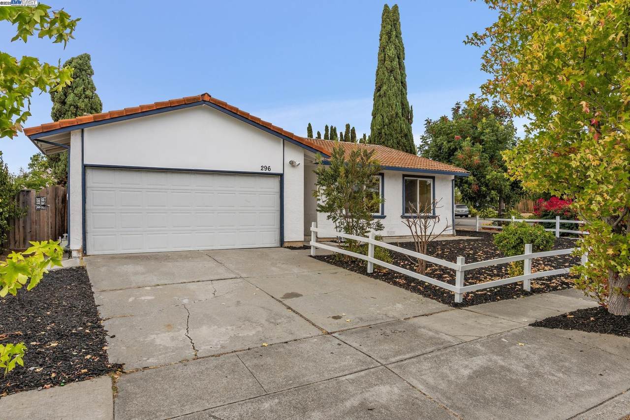 296 Kansas Way - Photo 1
