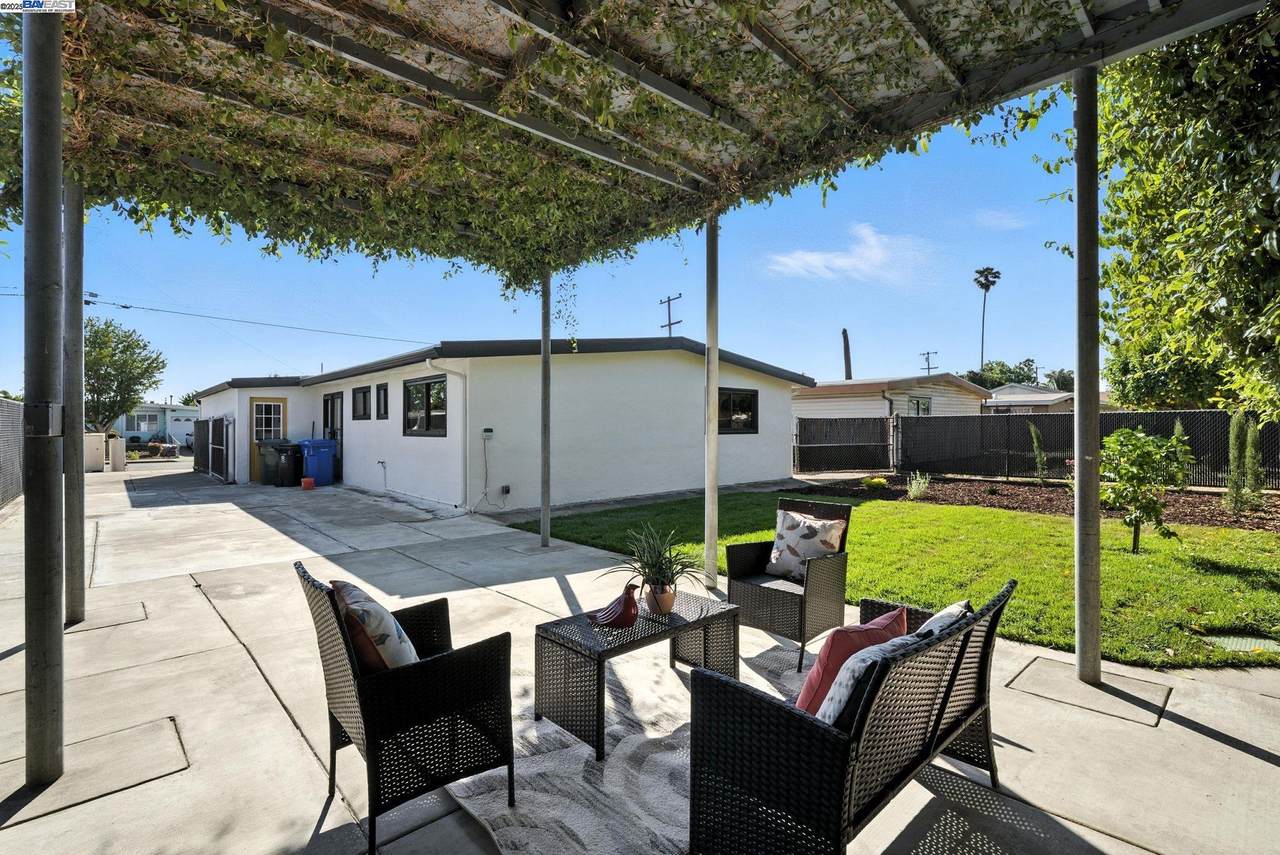 36686 Charles St - Photo 1