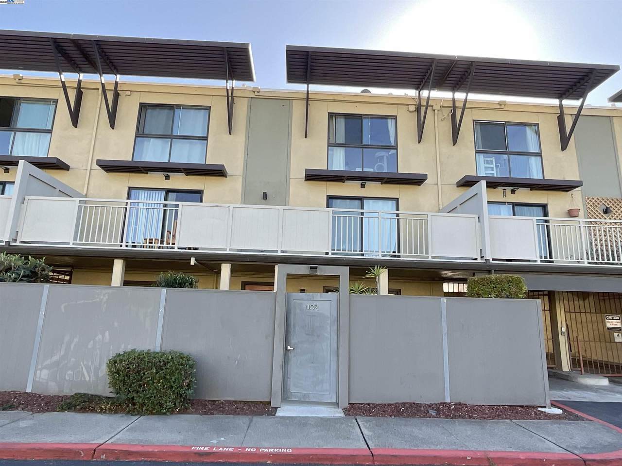 1102 Admiralty Ln - Photo 1