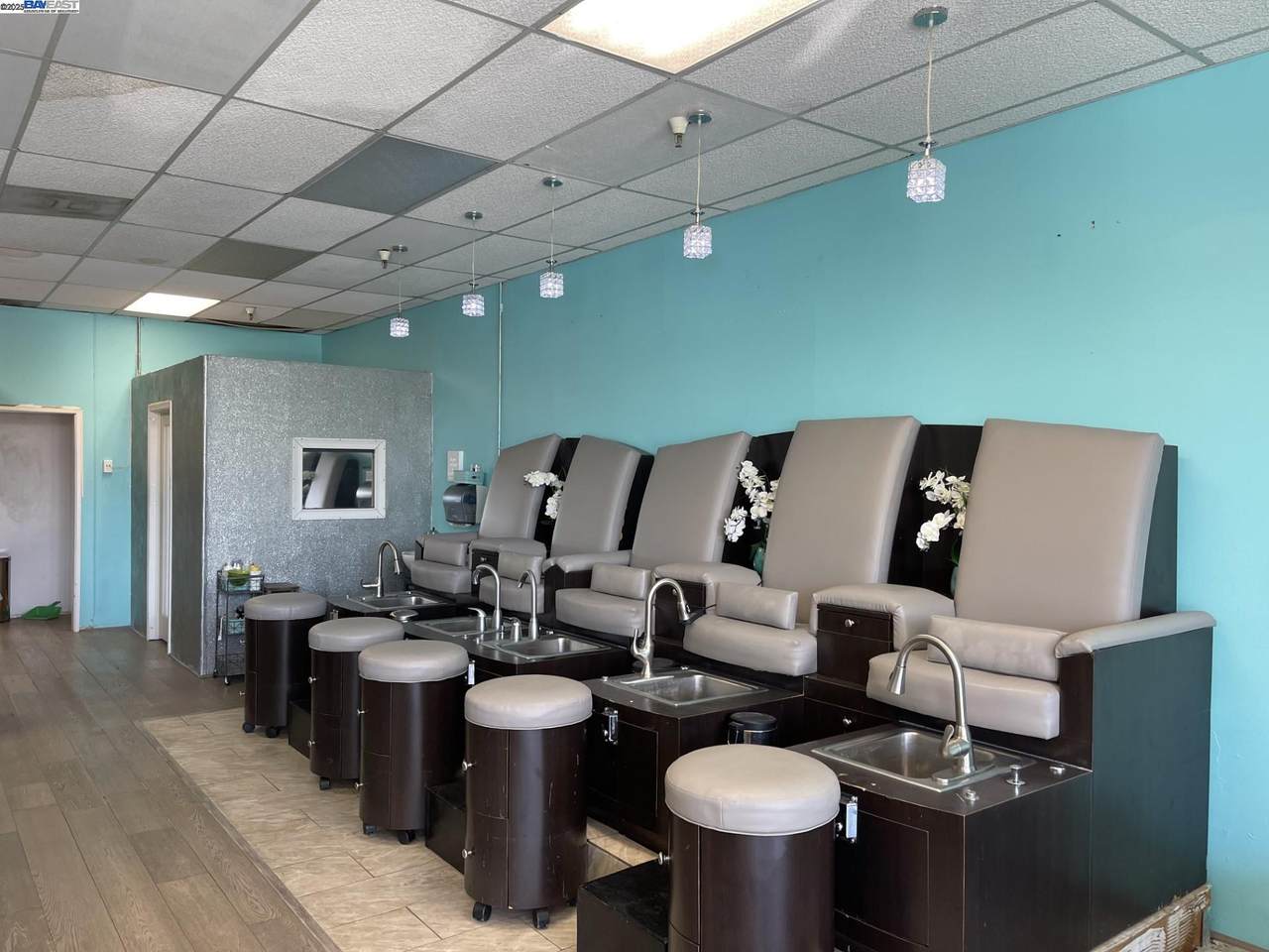 1076 Sycamore Dr - Photo 1