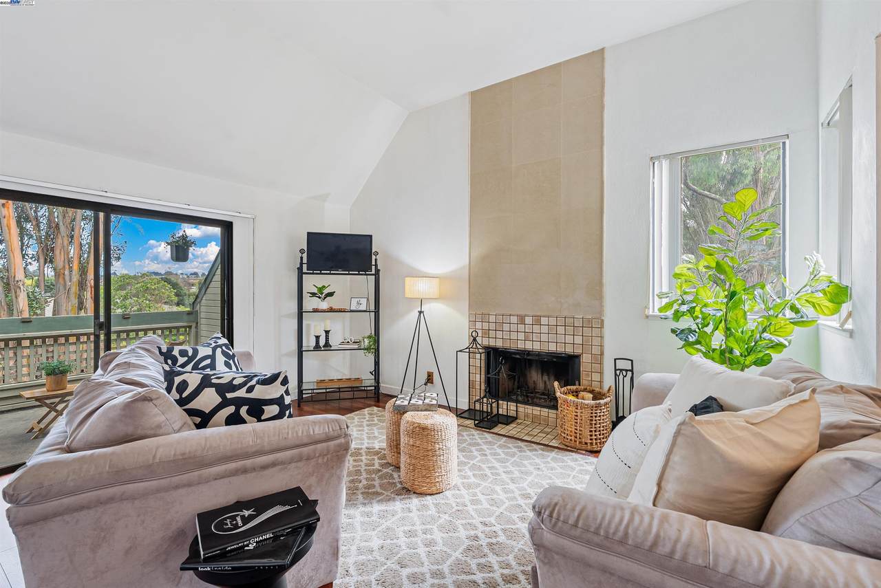 2742 East Ct - Photo 1