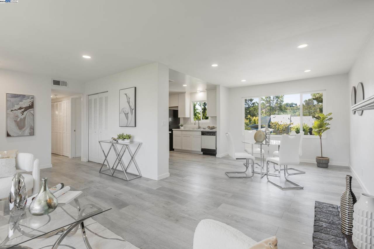 1965 Ascot Dr 6 - Photo 1