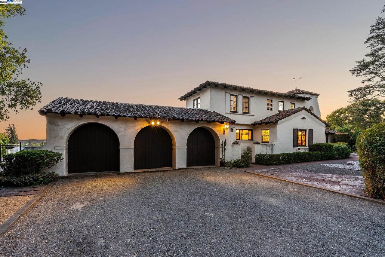 921 Warren Street - Photo 1