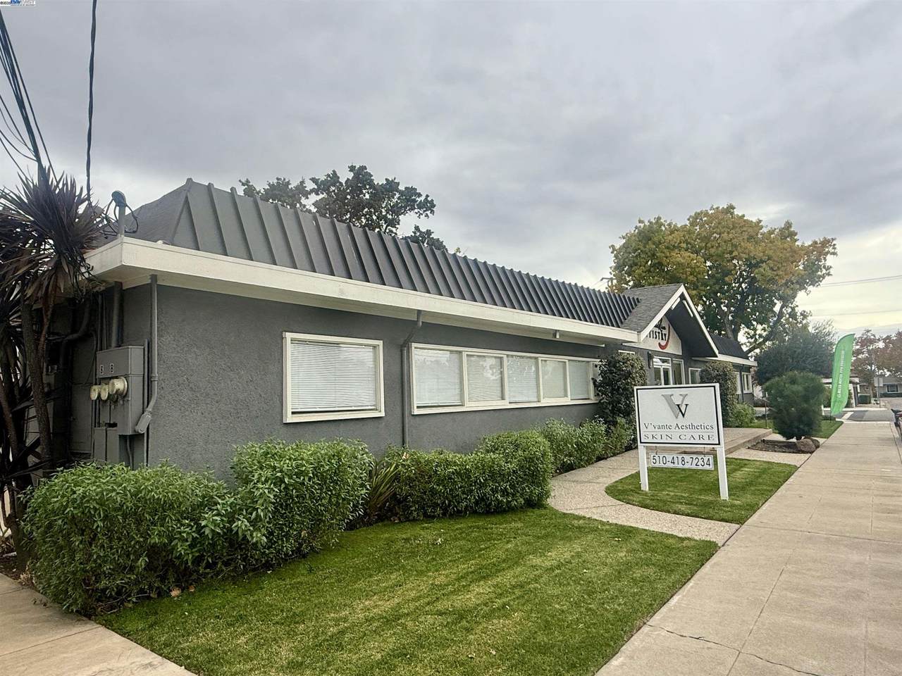 2545 East Ave - Photo 1