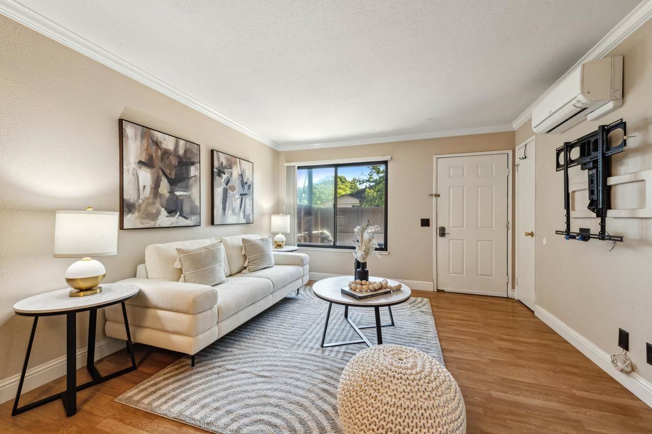 213 Ladera Plz - Photo 1