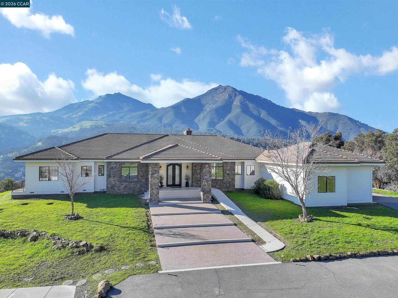 420 Leon Ct - Photo 1