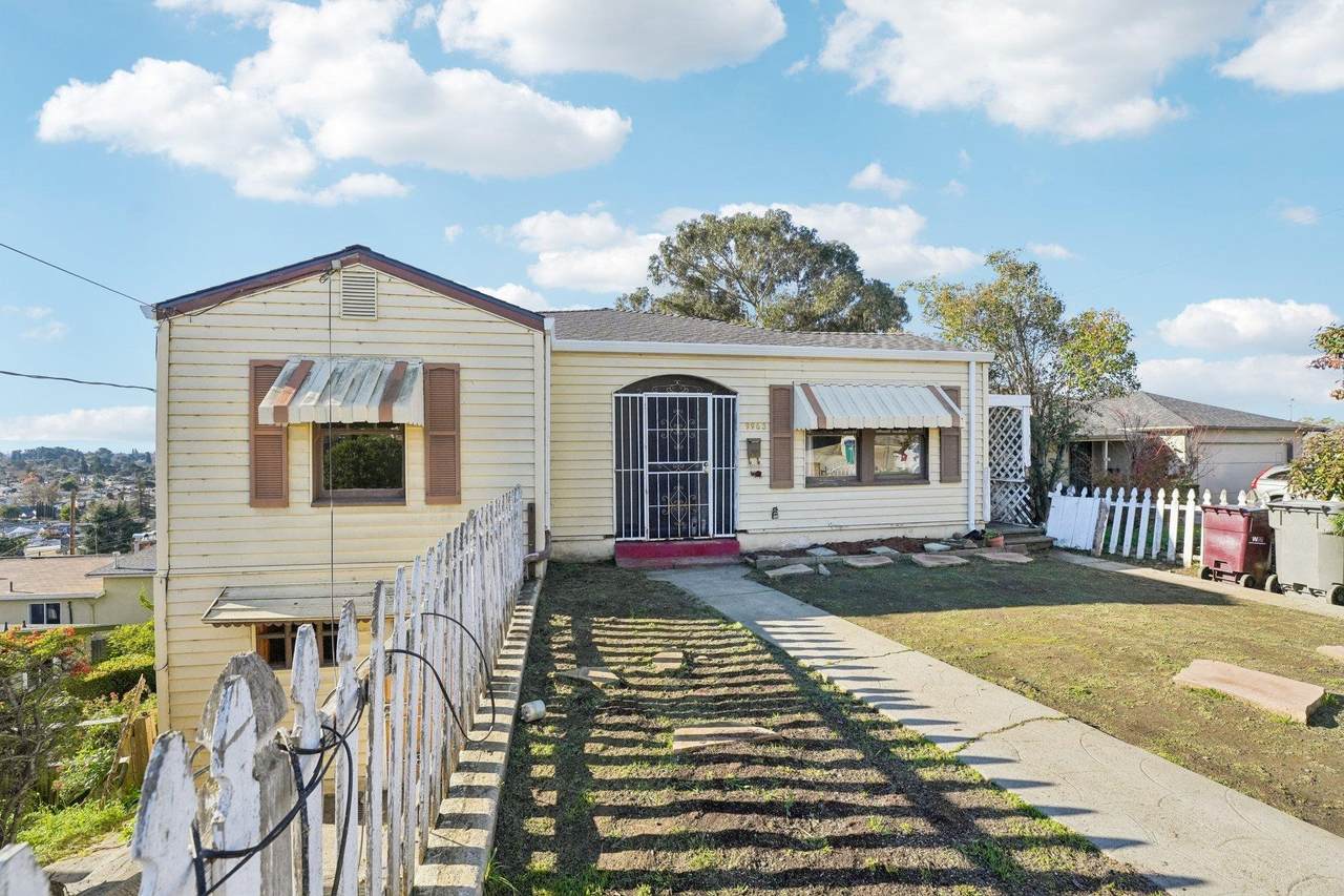 9963 Lawlor St - Photo 1