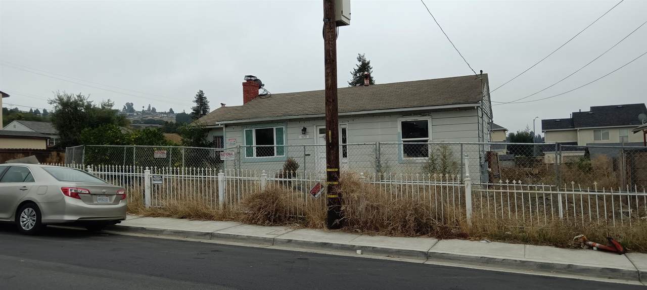 1672 162Nd Ave - Photo 1