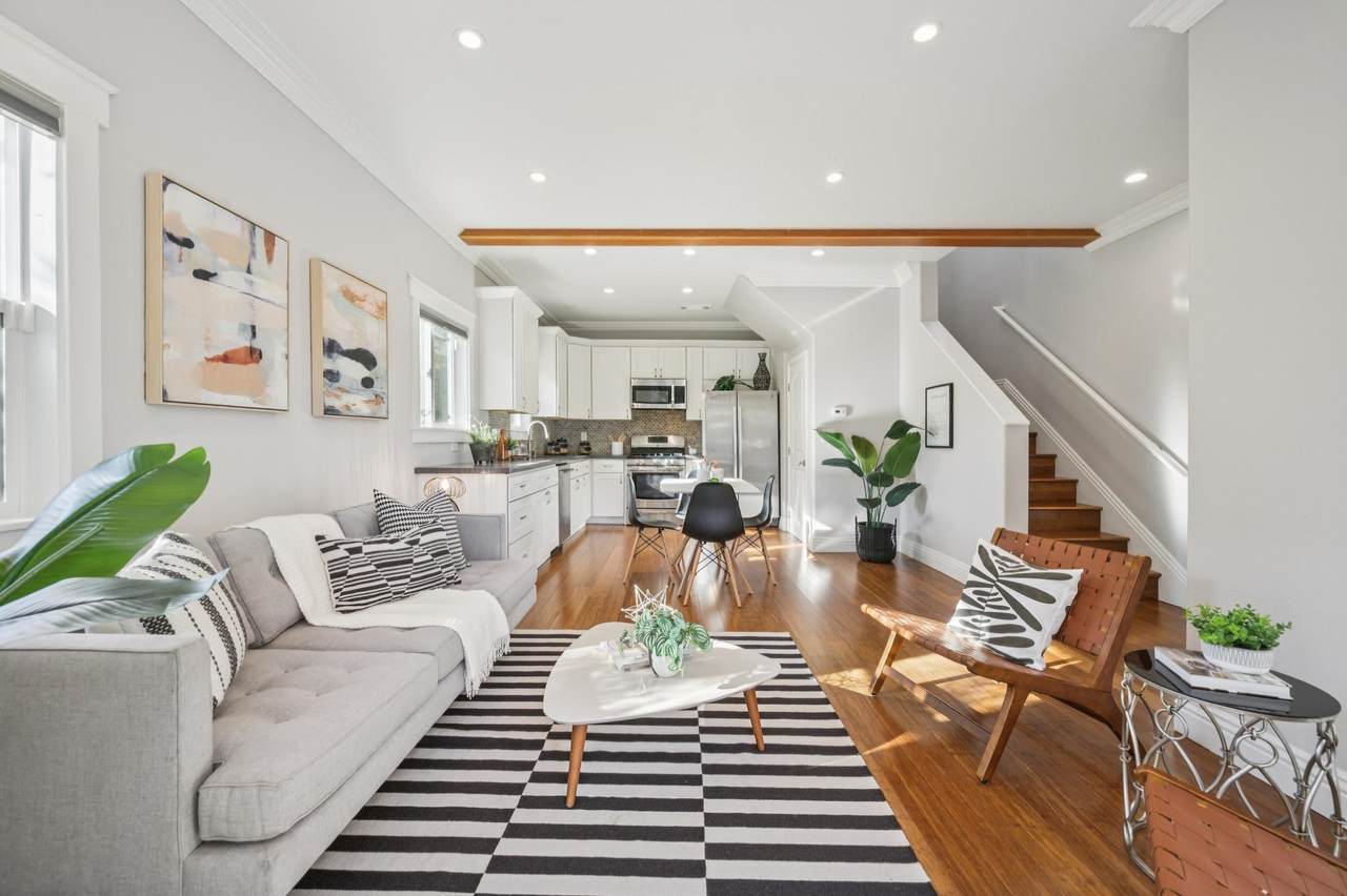 3033 Ellis St B - Photo 1