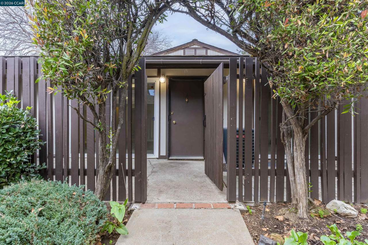 5492 Roundtree Dr A - Photo 1