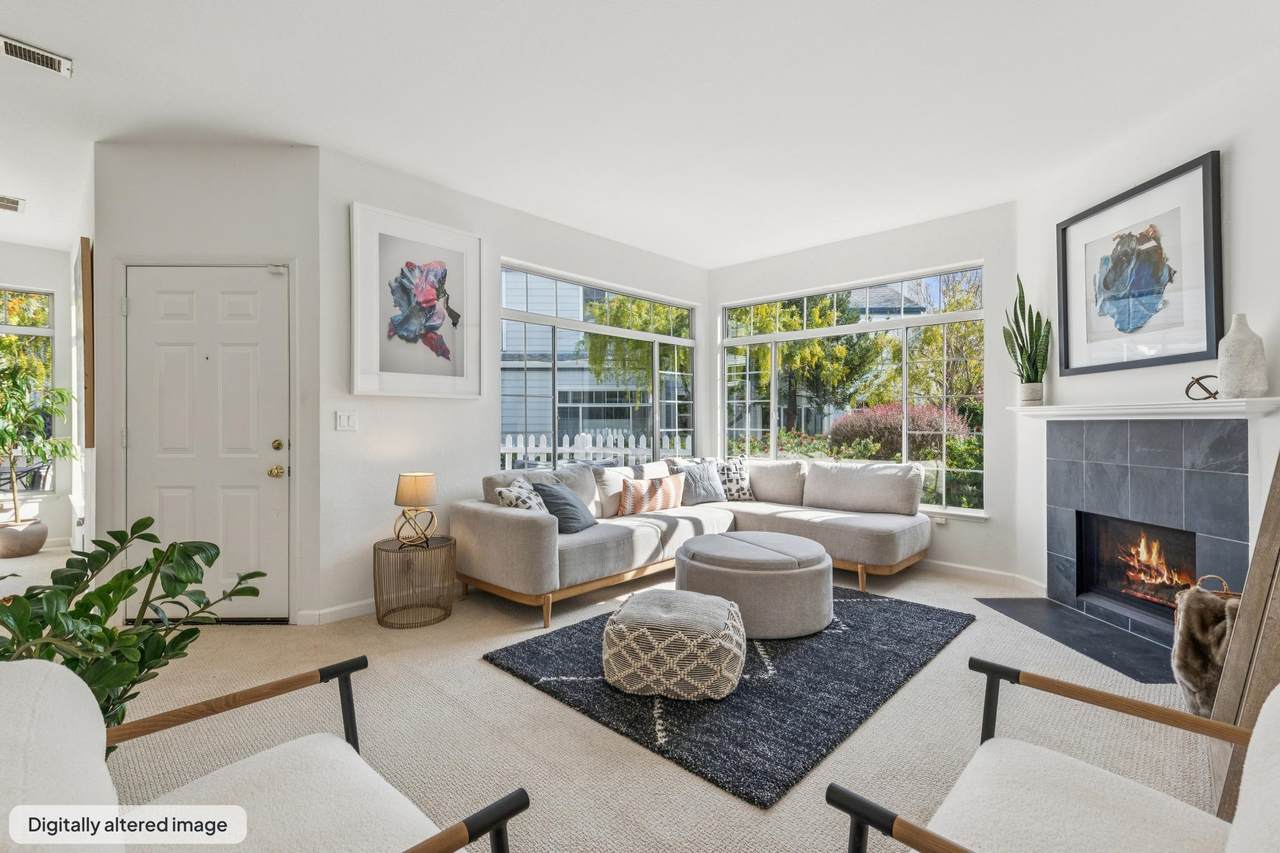 319 Commodore Dr - Photo 1