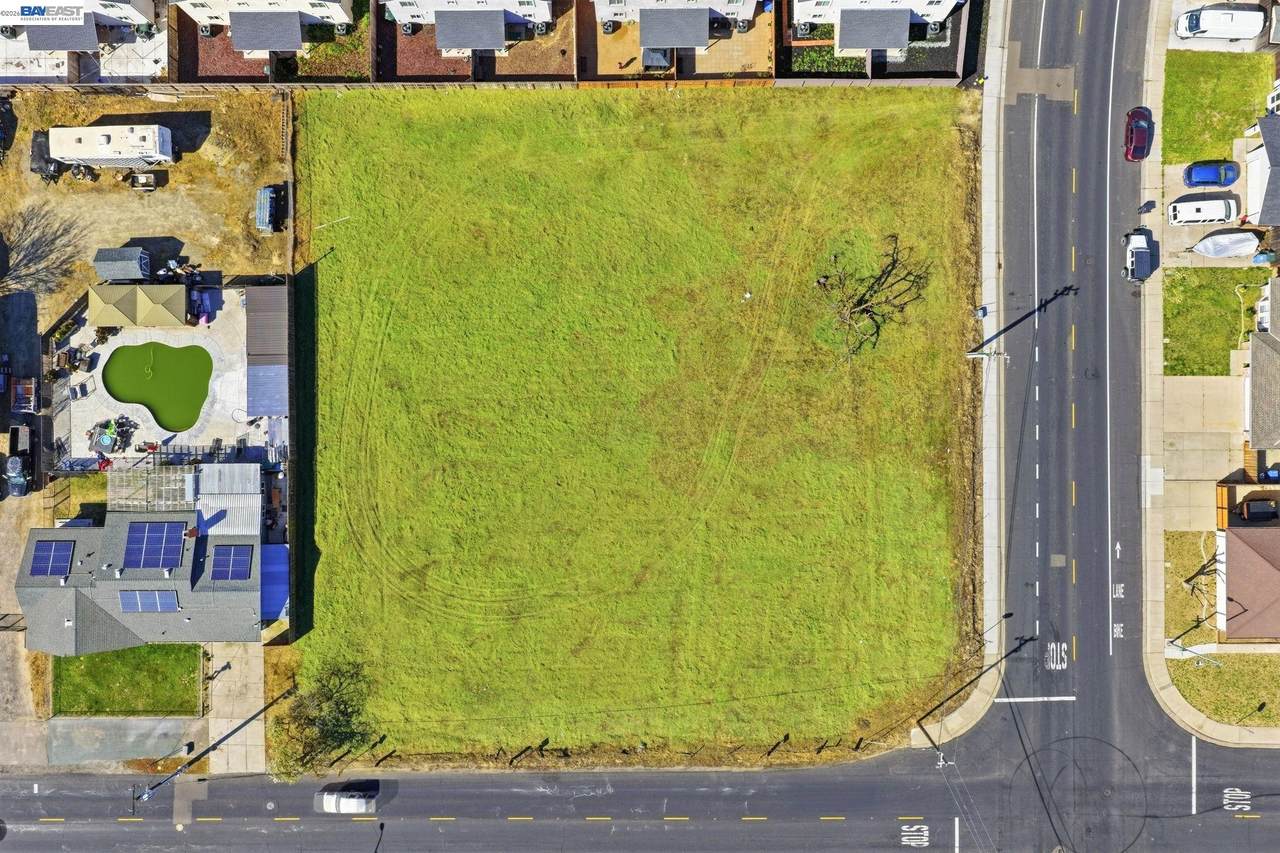 445 Walnut Ave - Photo 1