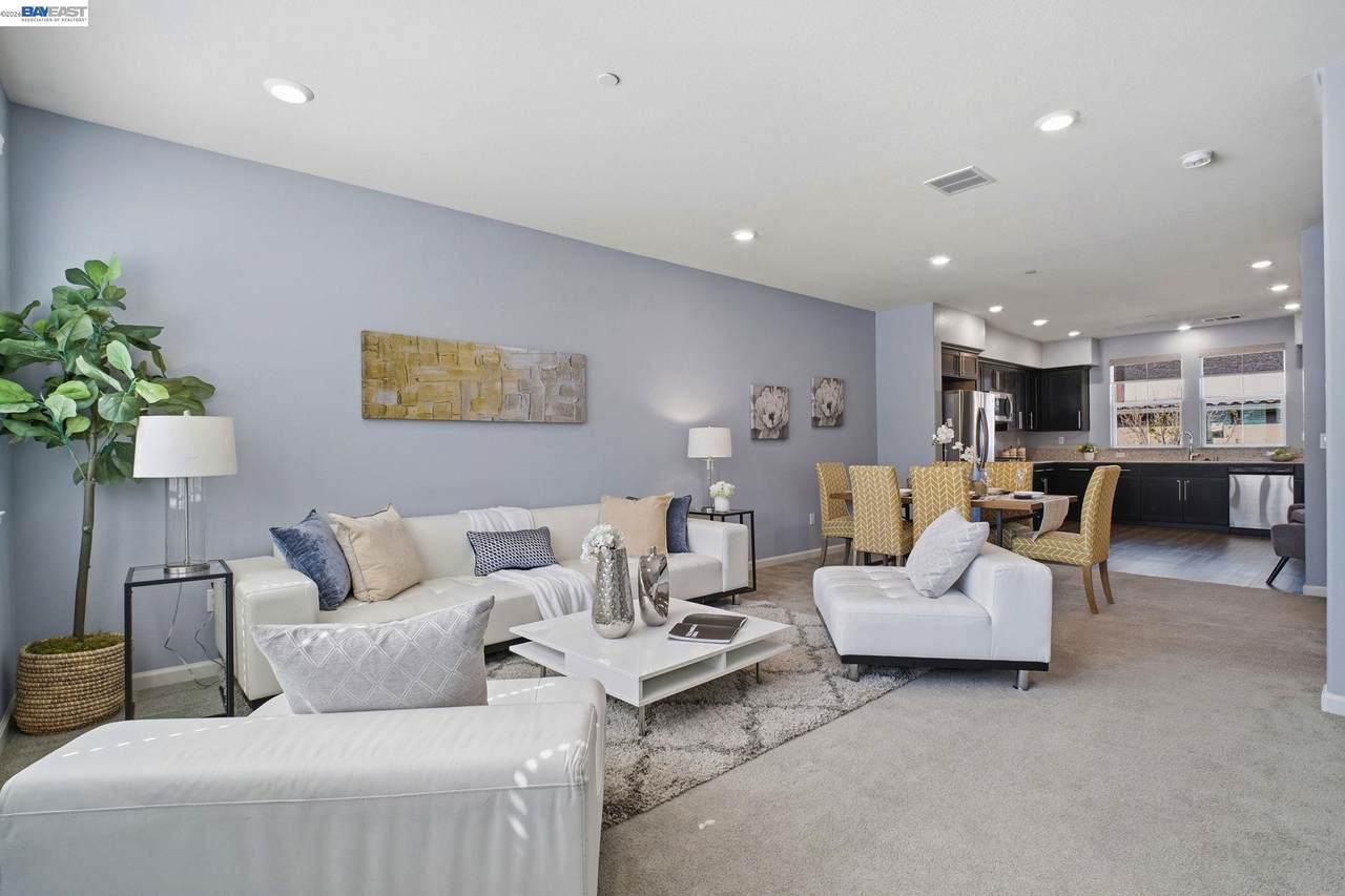 102 Fanuncio Ln - Photo 1