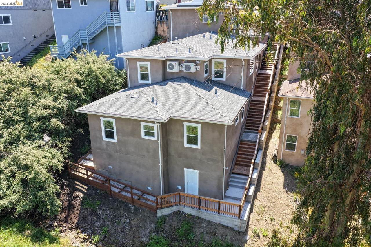 2149 167Th Ave - Photo 1