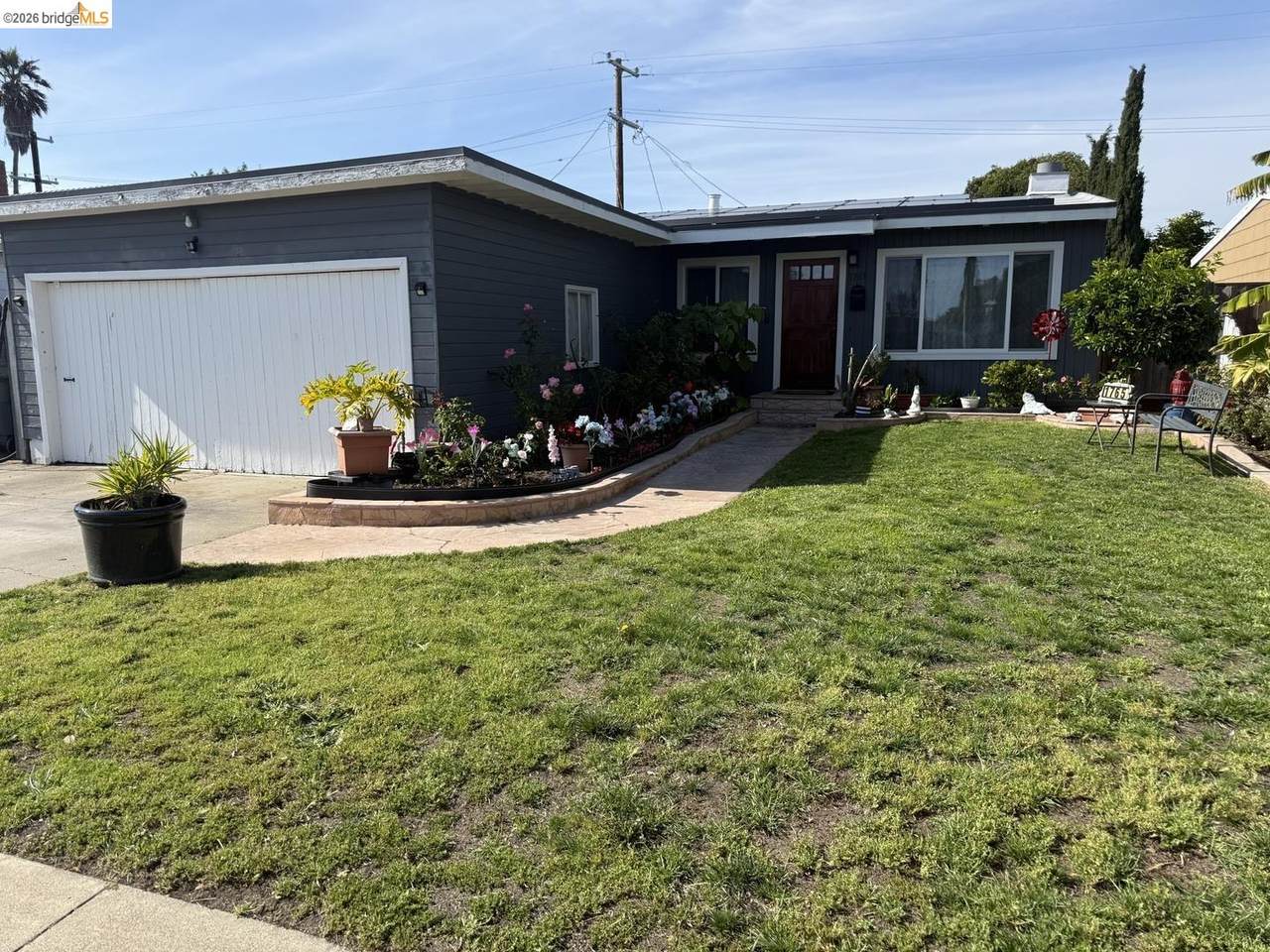 1765 Hemlock Ave - Photo 1