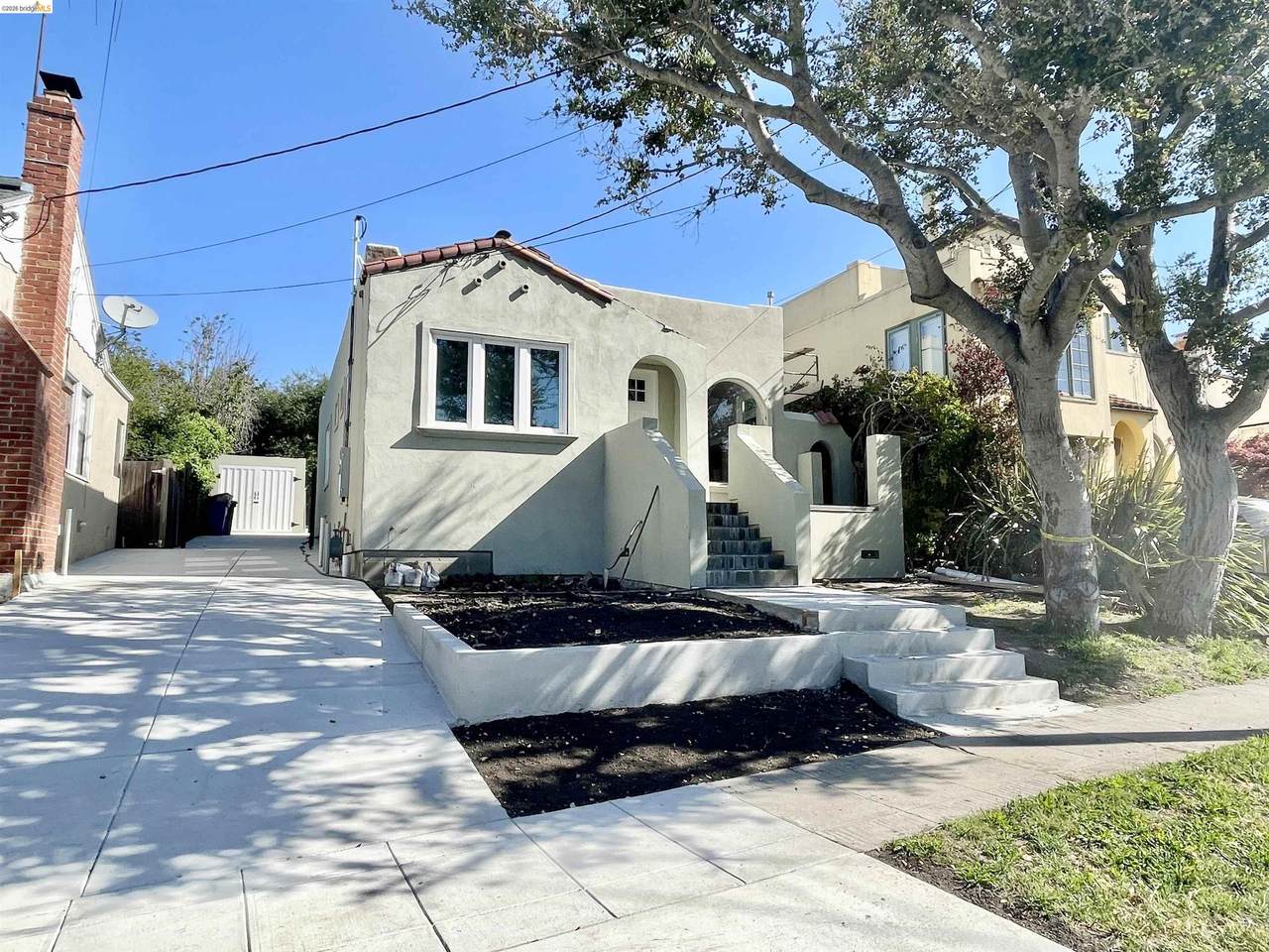 1643 Oak View Ave - Photo 1