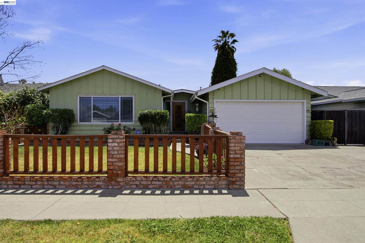 4426 Sacramento Ave - Photo 1