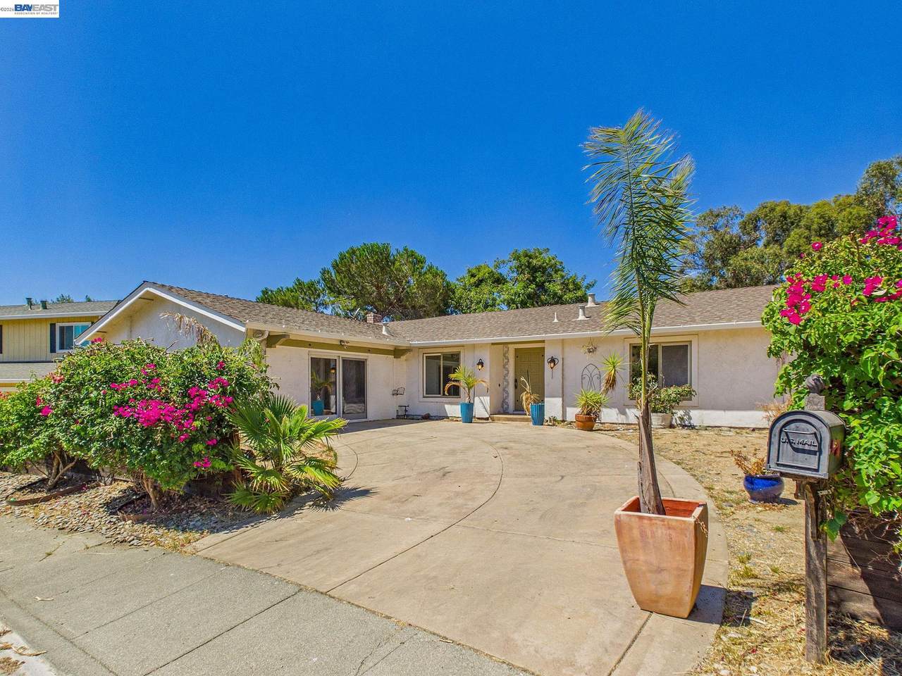 327 Steven Cir - Photo 1