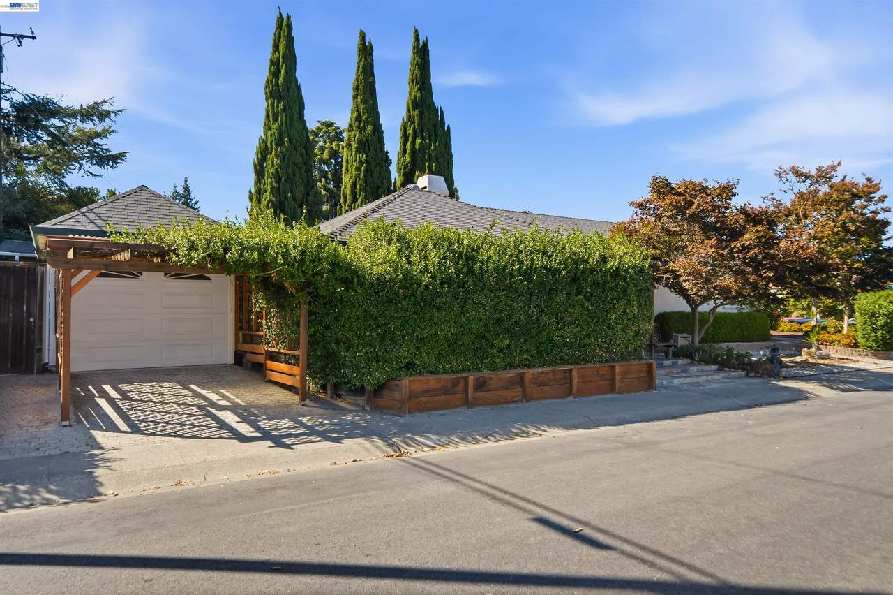 10561 Carver Dr - Photo 1
