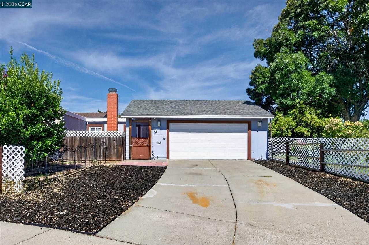 2900 Pear St - Photo 1