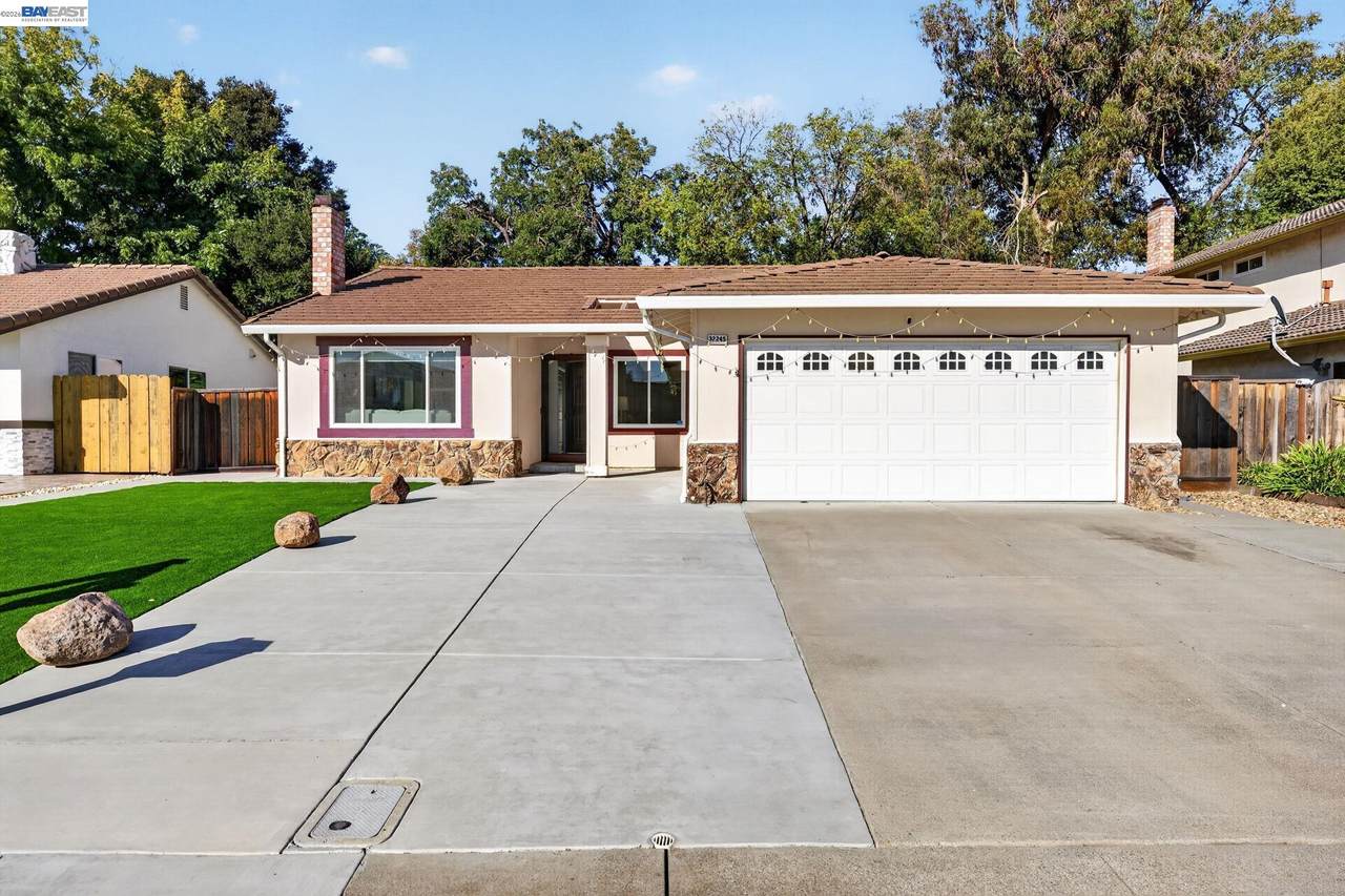 32245 Chechester Dr - Photo 1