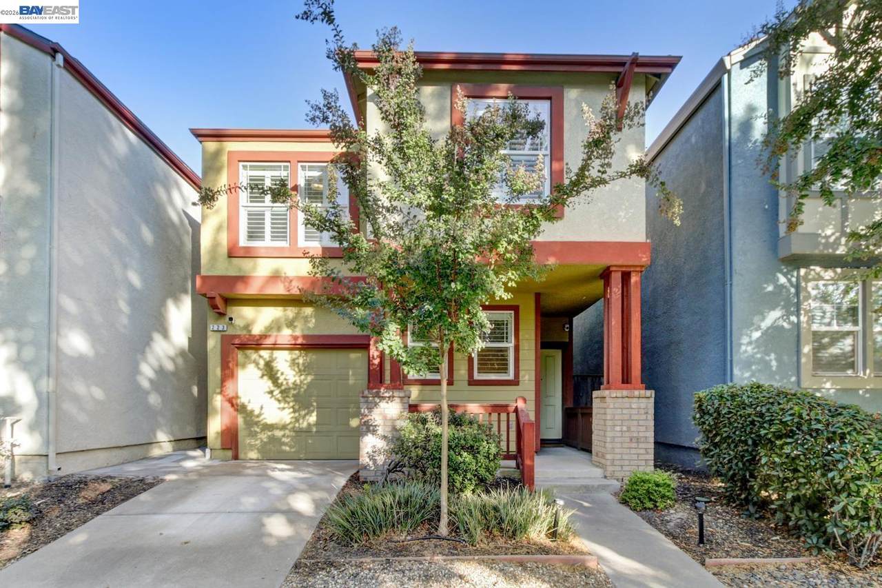 223 Washington Pl - Photo 1