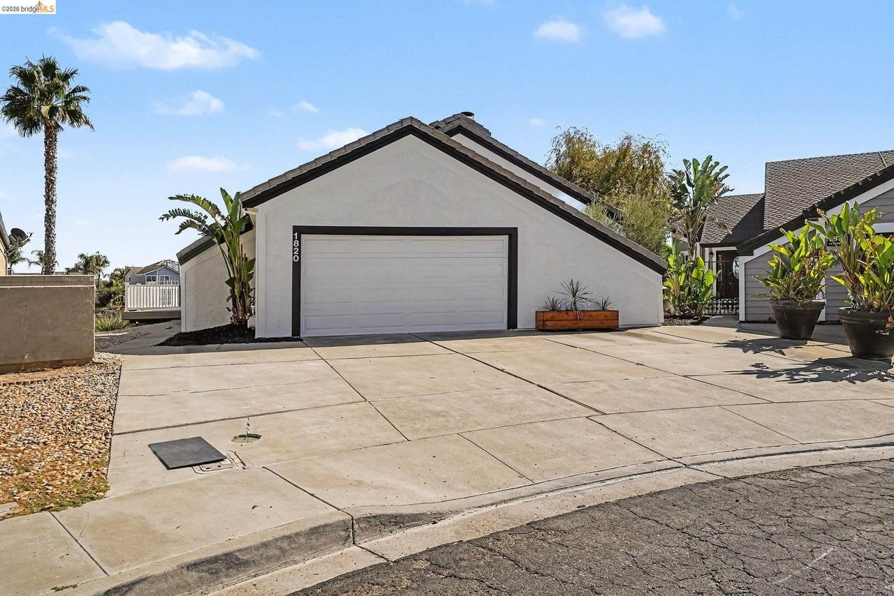 1820 Surfside Ct - Photo 1