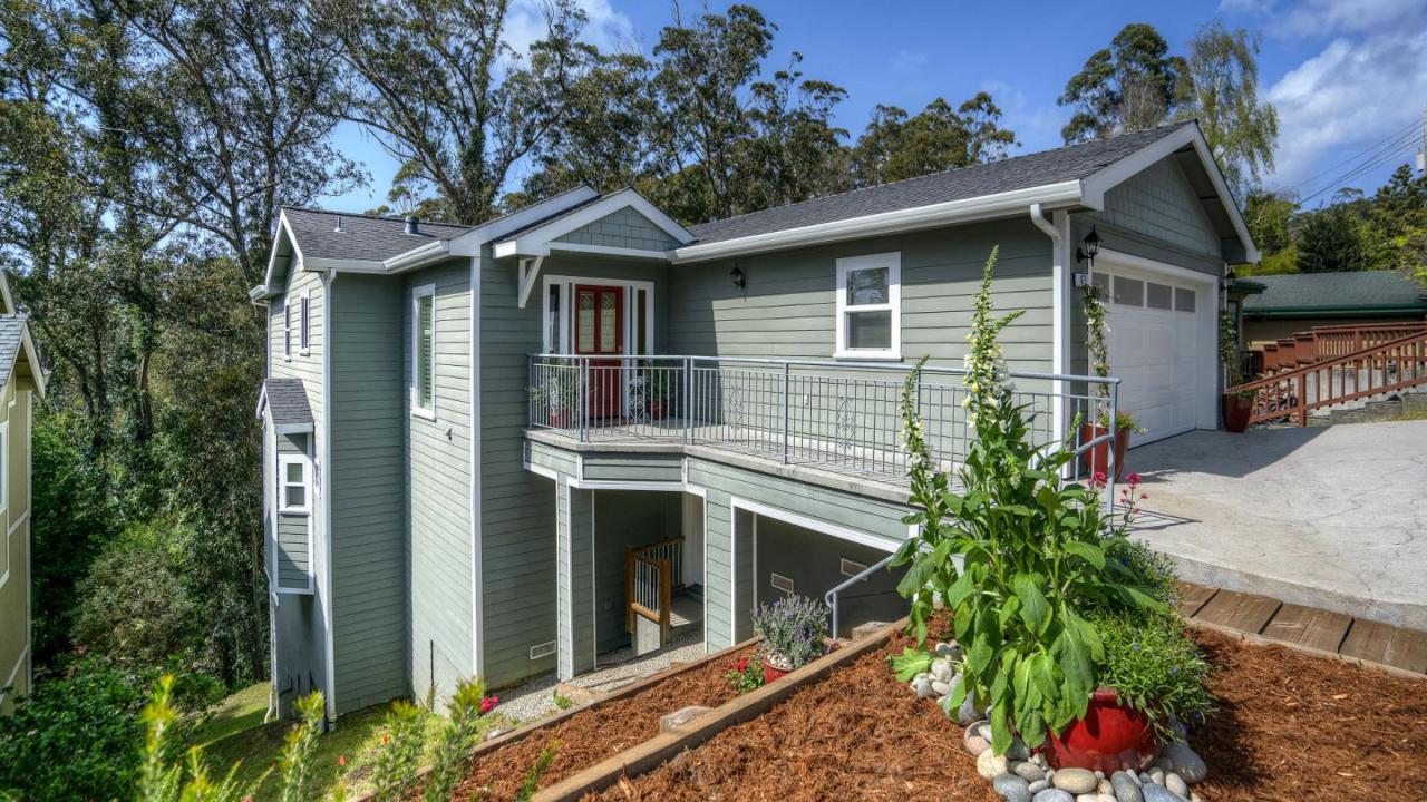 475 El Granada Blvd - Photo 1