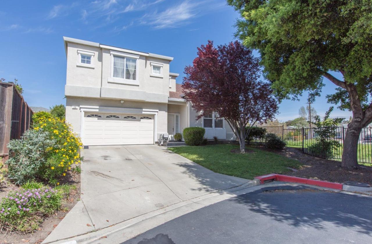 25 Summer Breeze Ct - Photo 1