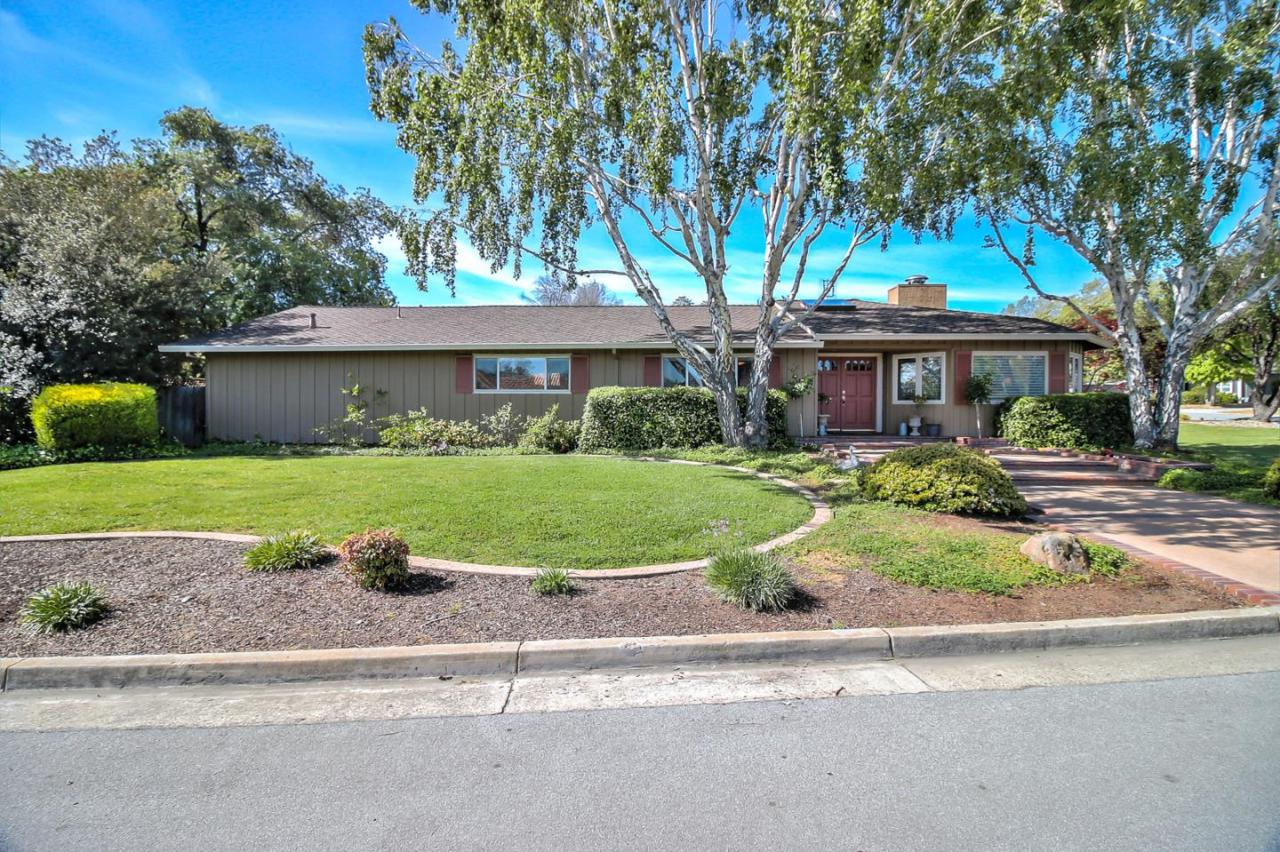1240 Chateau Dr - Photo 1