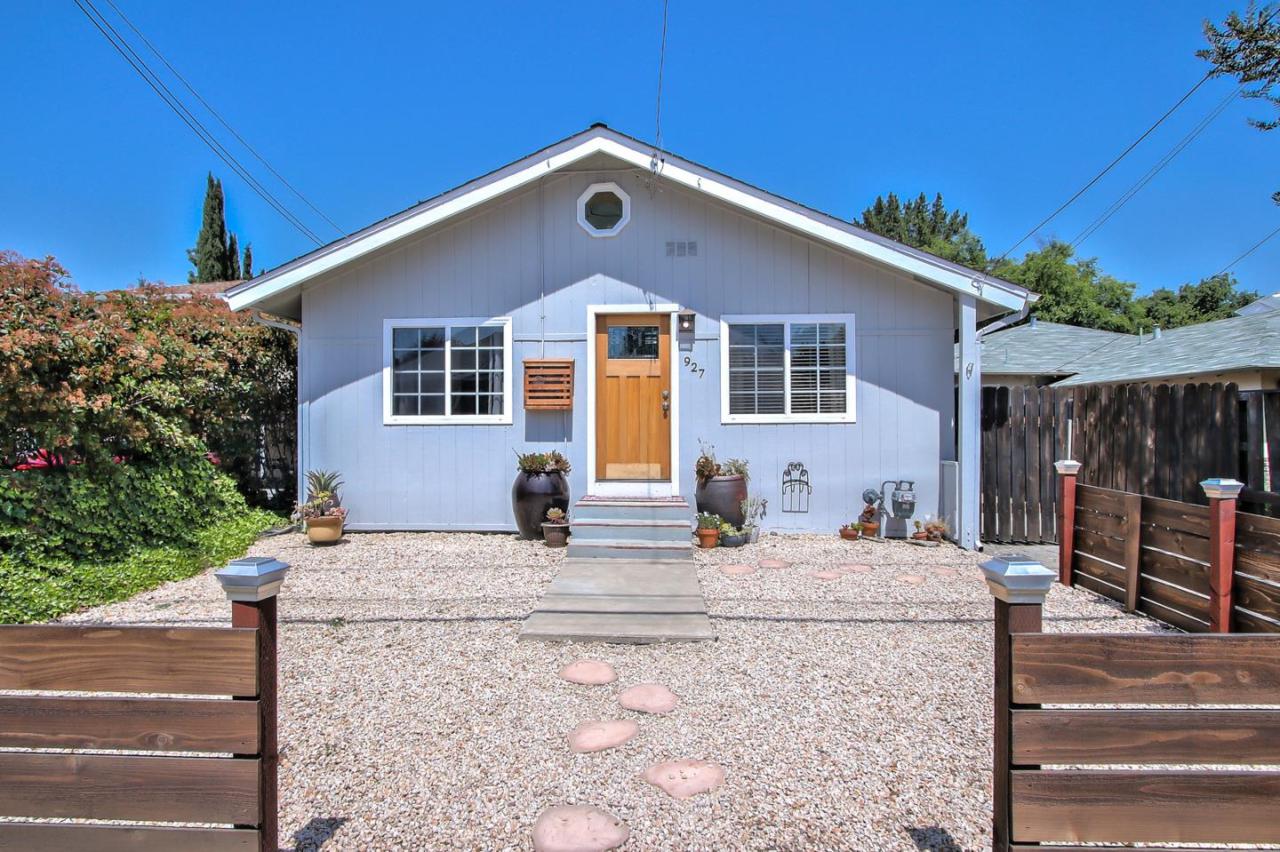 927 Paula St - Photo 1