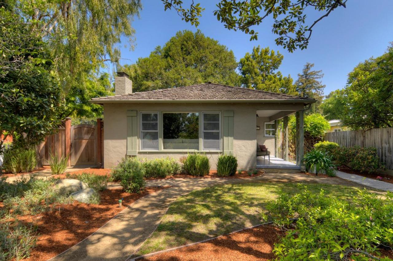 703 Bay Rd - Photo 1