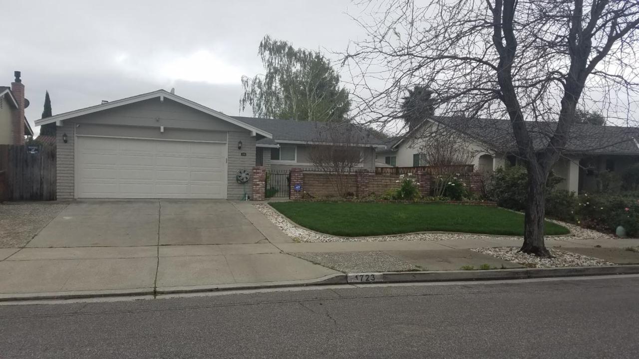 1723 Queens Crossing Dr - Photo 1