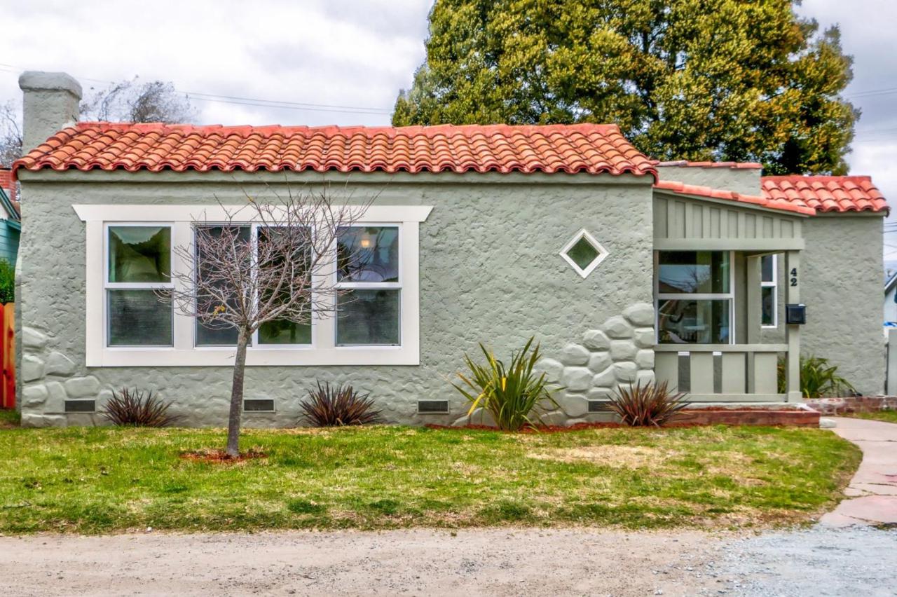 42 Sydney Ave - Photo 1