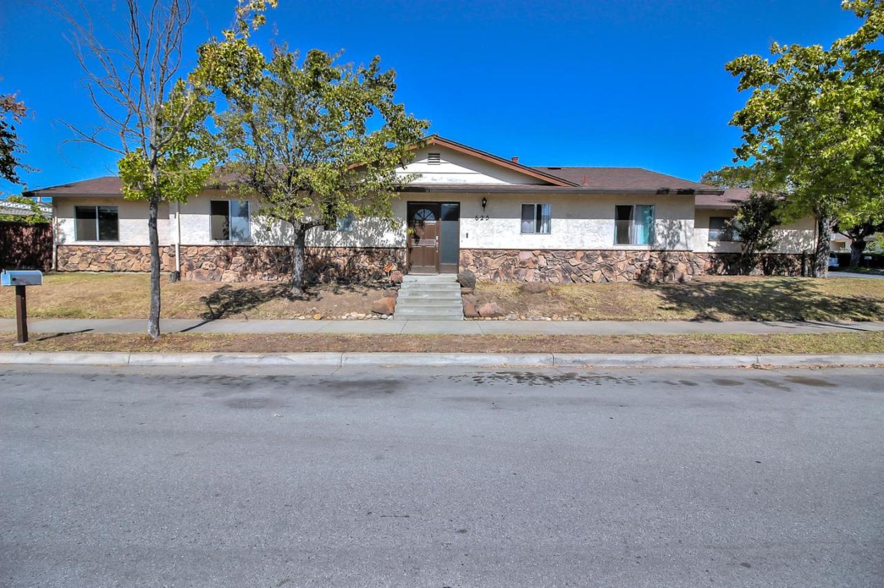 625 El Toro Dr - Photo 1