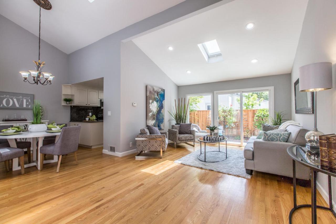 20196 Northbrook Sq - Photo 1