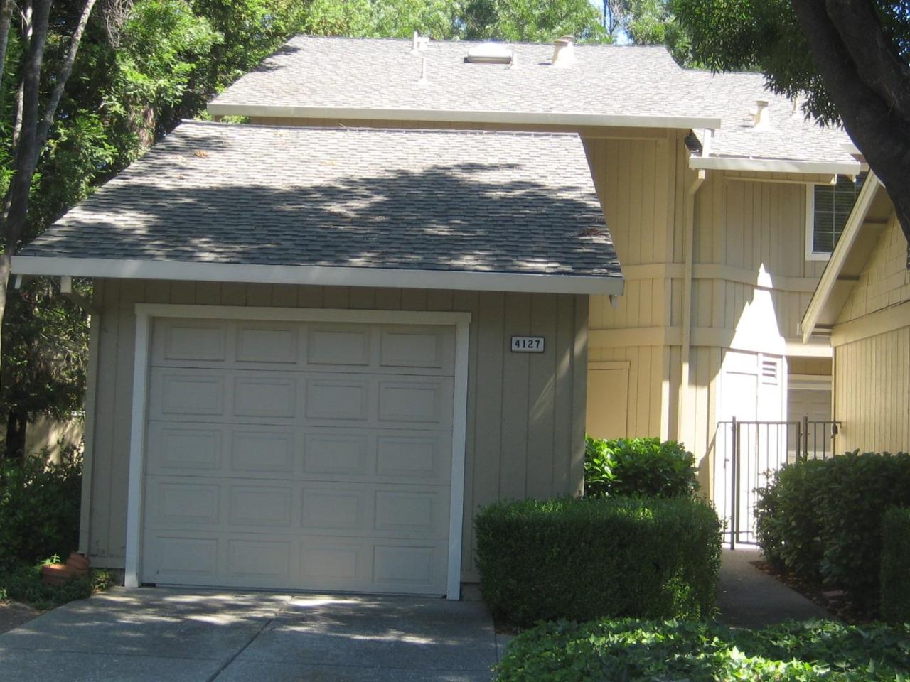 4127 Amberwood Cir - Photo 1