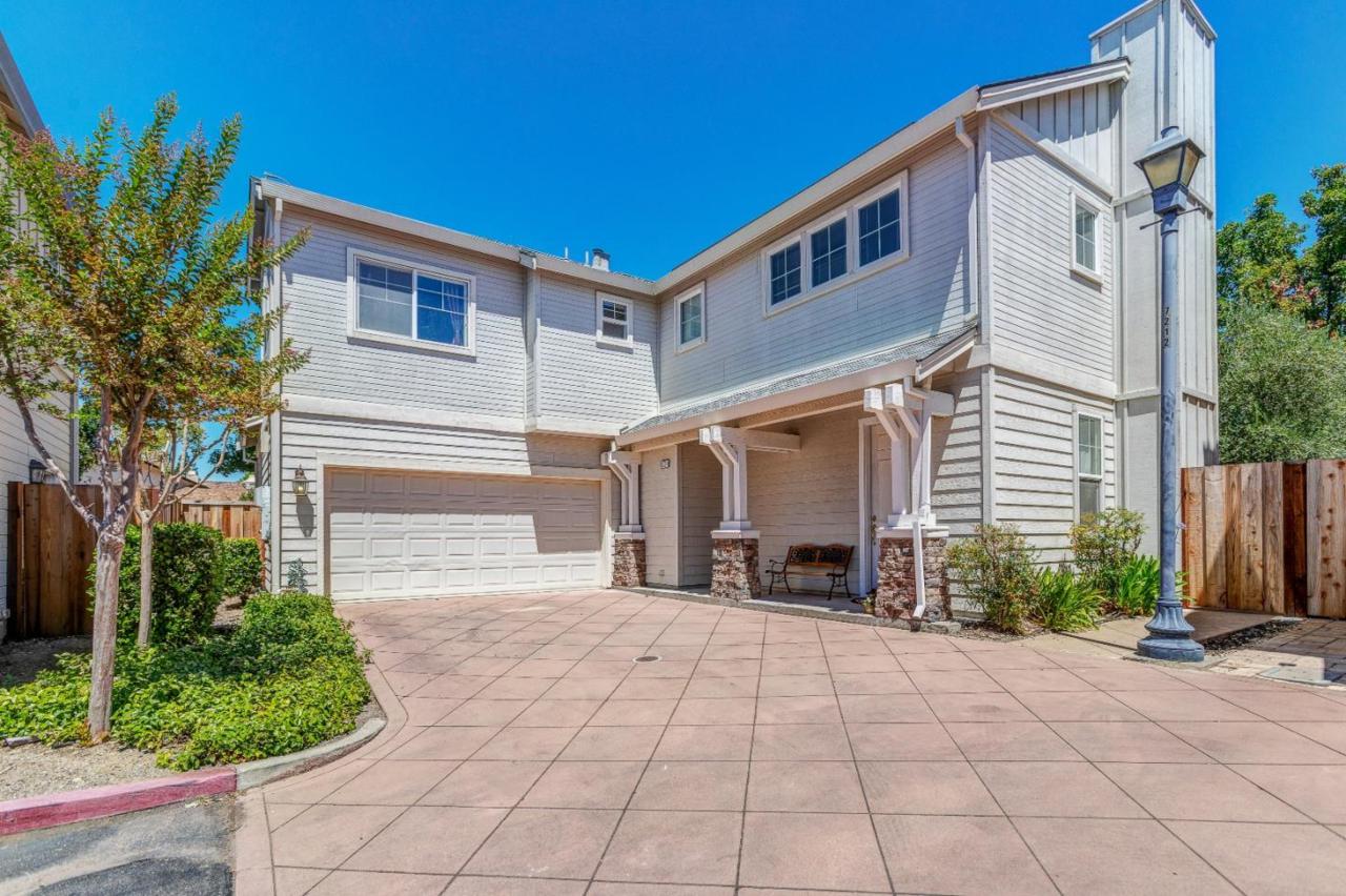 1010 Lamb Ct - Photo 1