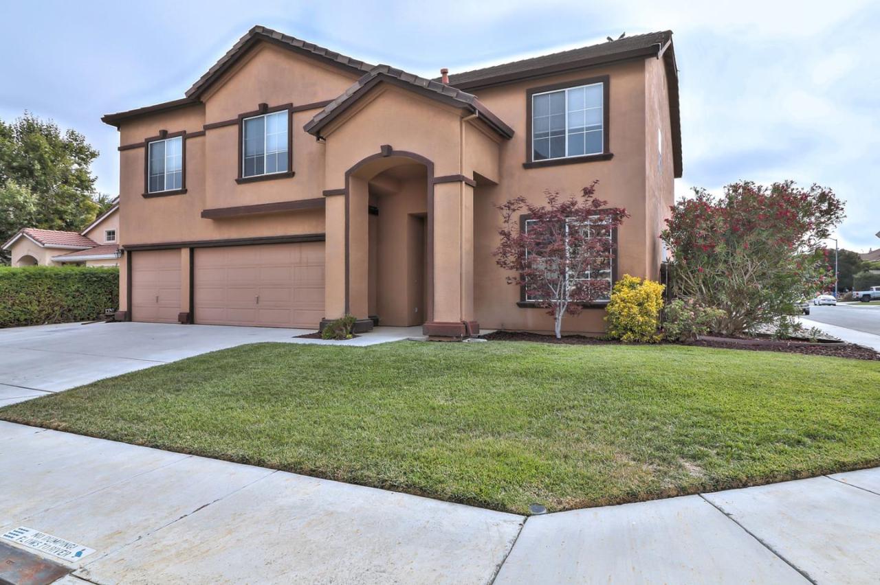 2291 Pinnacle Ct - Photo 1