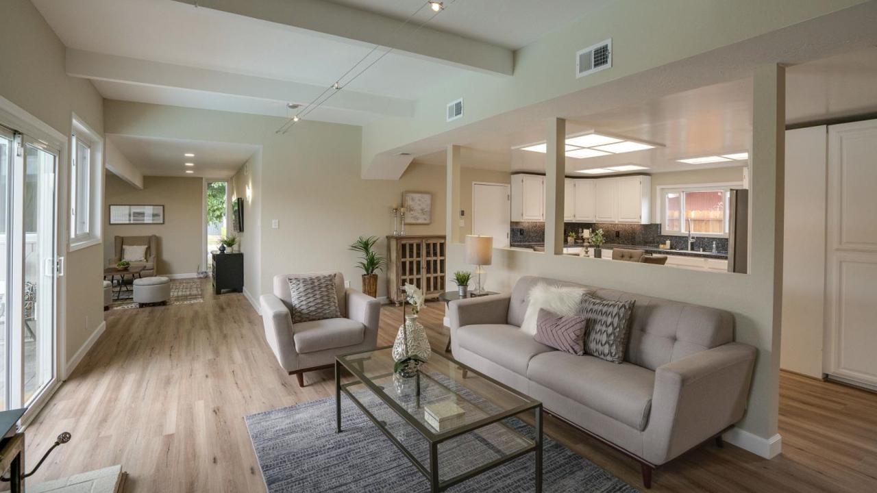 656 Joanne Dr - Photo 1