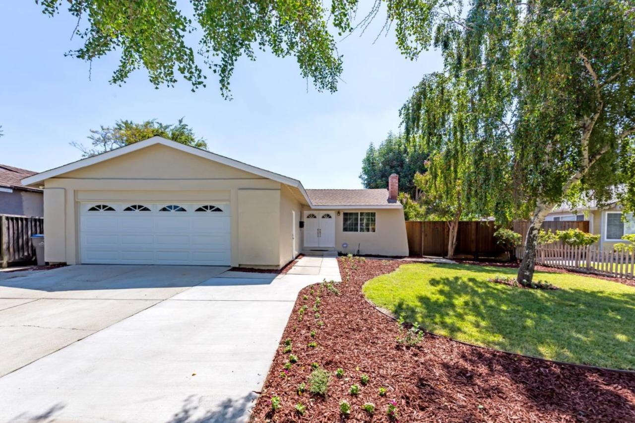 204 Vineyard Dr - Photo 1