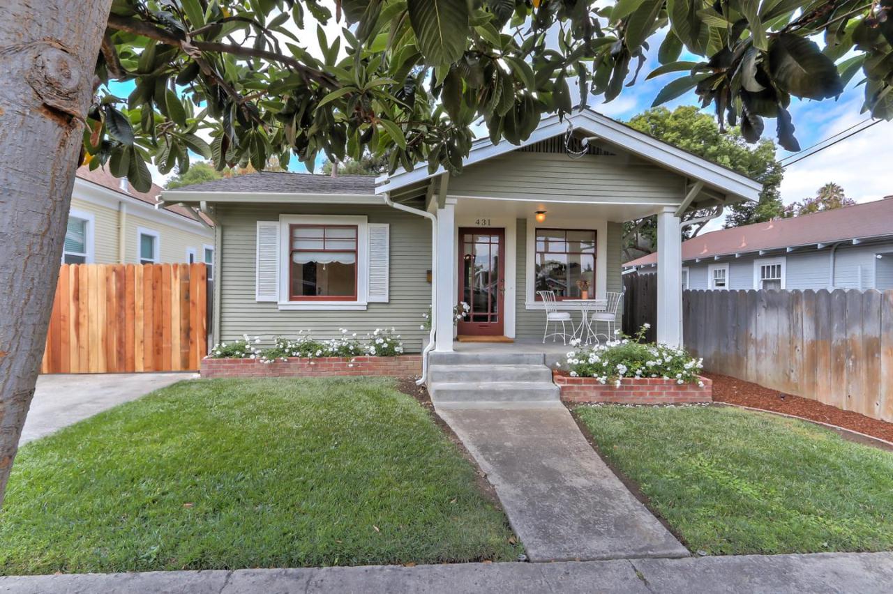 431 Raymond Ave - Photo 1