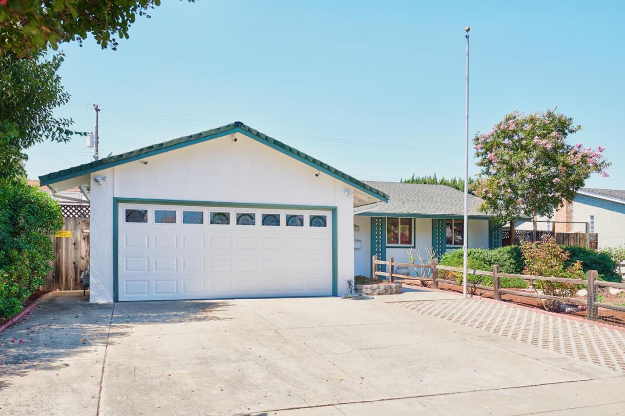 3287 Pomeroy Ave - Photo 1